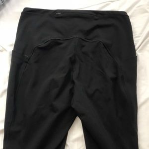 Black lululemon yoga pants